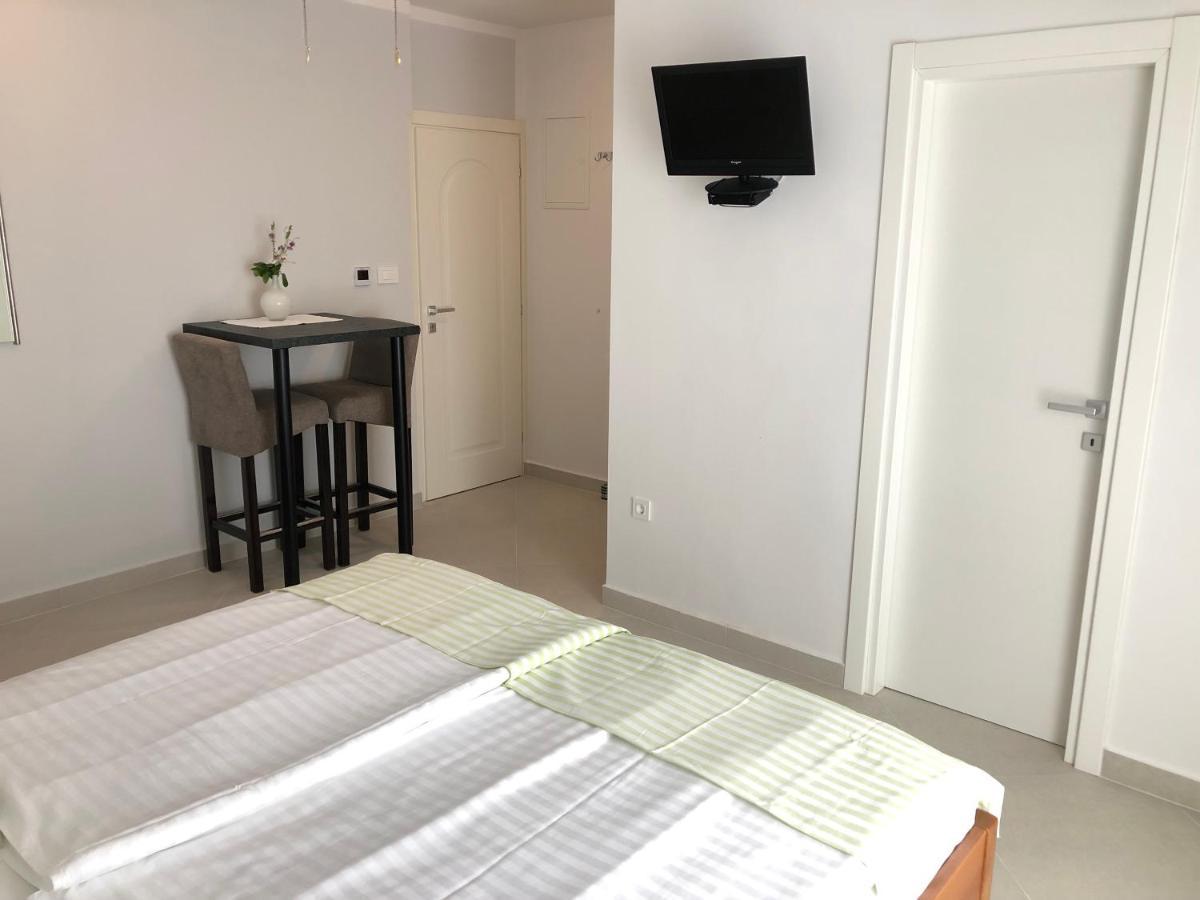 Apartments Aco Barbat na Rabu Eksteriør bilde